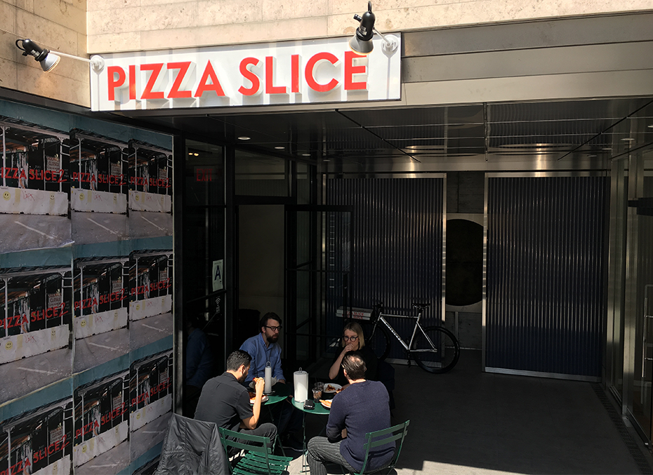 直径50cmのピザがお出迎え Nyの匂いがするピザ専門店 あなたの 伝えたい を叶える会社 東京のwebコンサルティング Gucio Co